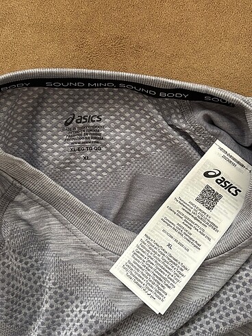 xl Beden siyah Renk Asics tshirt