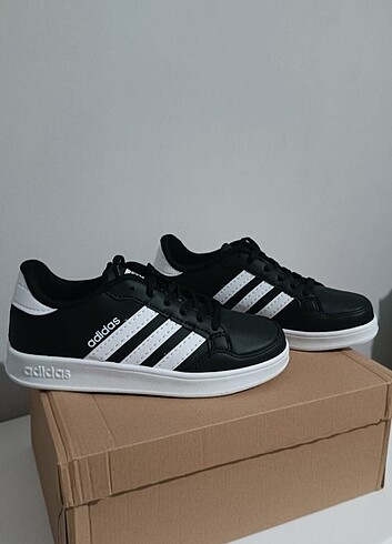 Adidas spor ayakkabı 