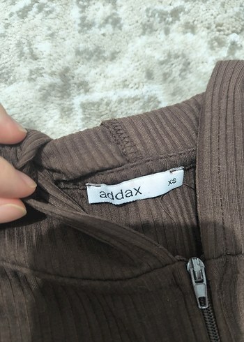 Kahverengi Fermuarlı kapşonlu bedeni saran hirka - Görsel 3