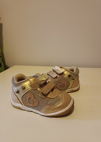 Chicco Kız Çocuk Parlak Altın Renkli Cırt Cırtlı Spor Ayakkabı