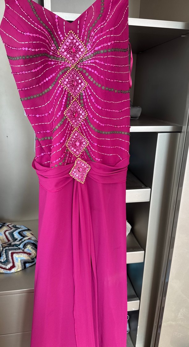 Pembe İşlemeli V Yakalı Uzun Abiye Elbise - Görsel 2