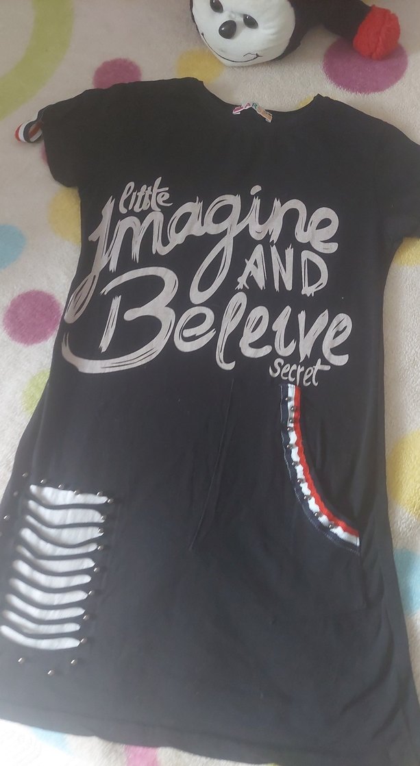 Kızlar için Siyah V-Yaka Baskılı Tişört - Görsel 2