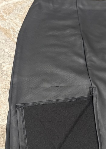 Siyah Uzun Deri Görünümlü Kalem Etek - Görsel 3