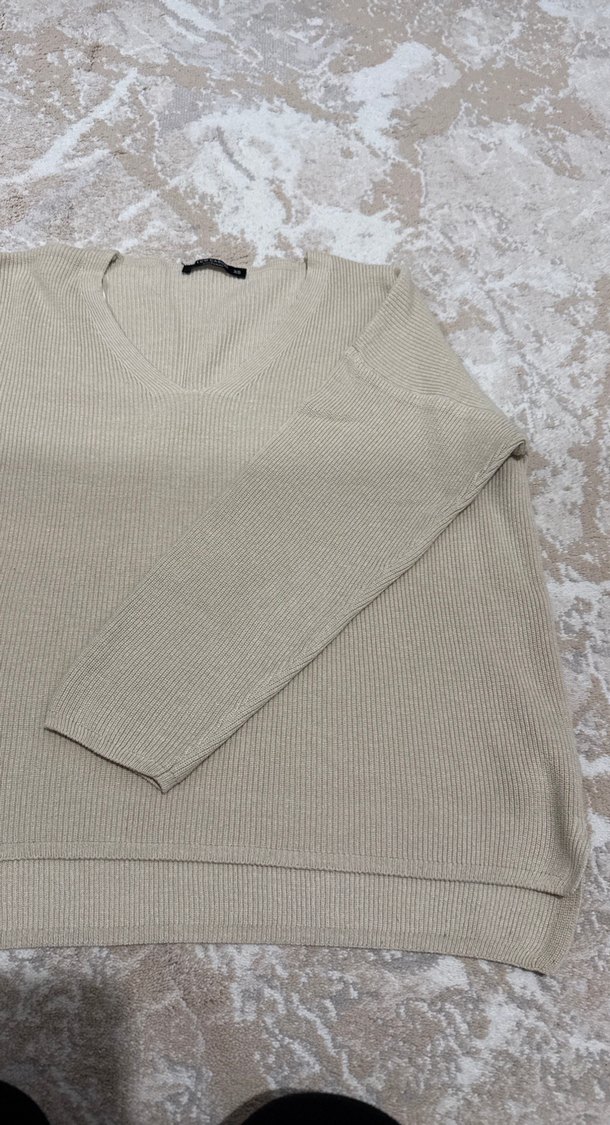 Bej V Yaka Kadın Keten Triko Kazak - Görsel 3