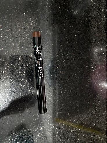 Diğer Lykd eyeshadaw Stix