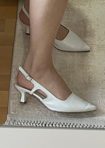 Beyaz Sivri Uç Kısa Topuklu Stiletto - Görsel 4