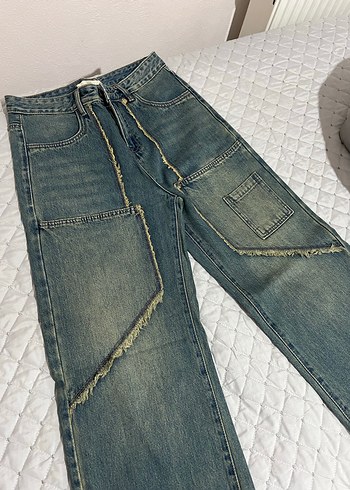 Stradivarius Orta Koyu Mavi Saçaklı Straight Jean - Görsel 2