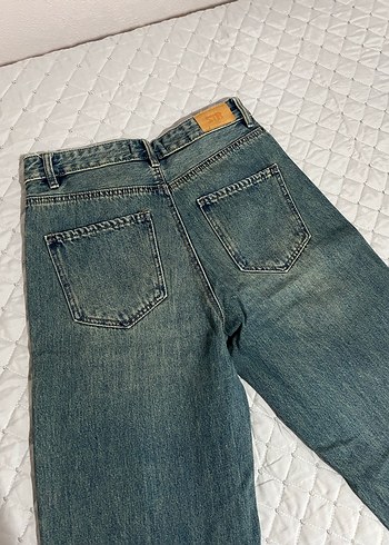Stradivarius Orta Koyu Mavi Saçaklı Straight Jean - Görsel 3