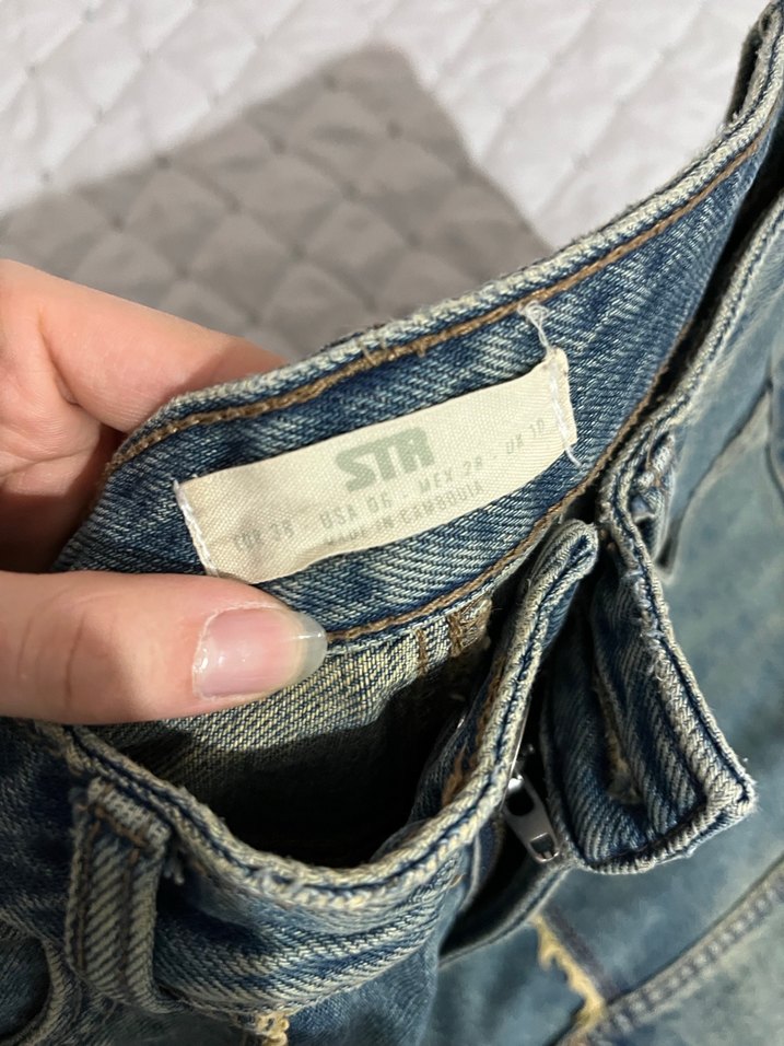 Stradivarius Orta Koyu Mavi Saçaklı Straight Jean - Görsel 4