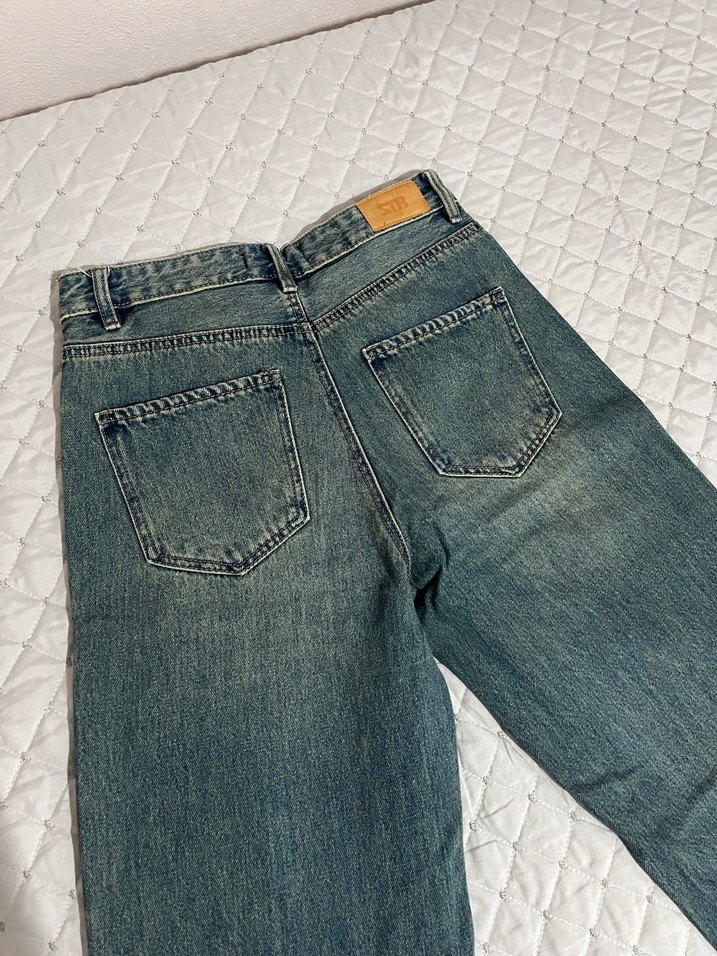 Stradivarius Orta Koyu Mavi Saçaklı Straight Jean - Görsel 3