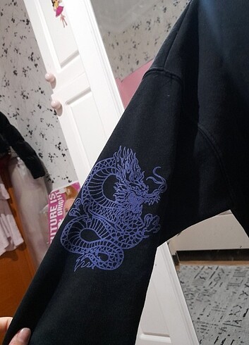 s Beden Kol ve arka baskili swatshirt