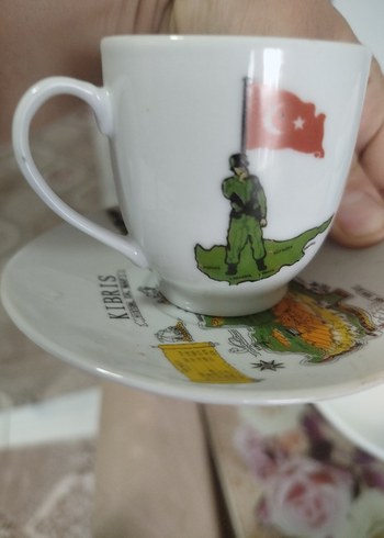 Beyaz Desenli 9 kisilik  Fincan ve Tabak Seti - Görsel 4