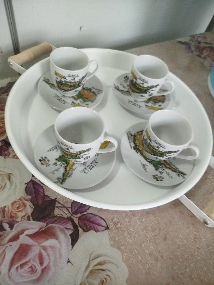 Beyaz Desenli 9 kisilik  Fincan ve Tabak Seti - Görsel 3