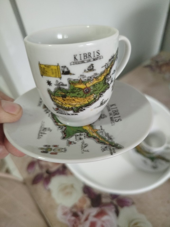 Beyaz Desenli 9 kisilik  Fincan ve Tabak Seti - Görsel 5