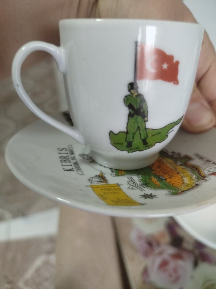 Beyaz Desenli 9 kisilik  Fincan ve Tabak Seti - Görsel 4