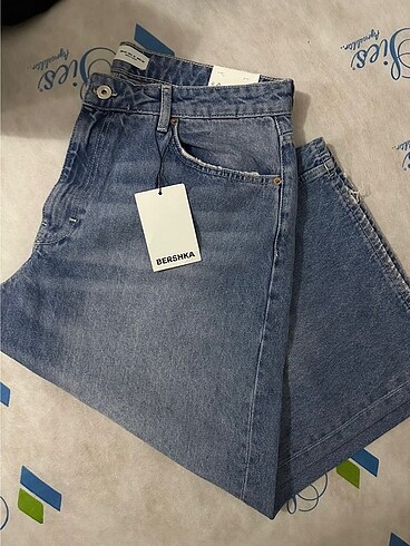 42 Beden mavi Renk BERSHKA
