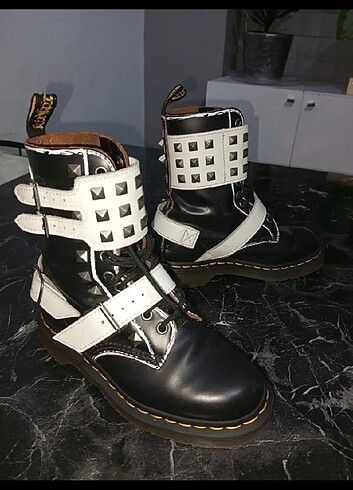 37 Beden Dr.Martens yeni bot