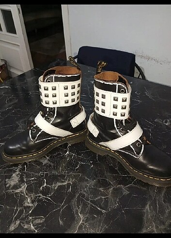37 Beden siyah Renk Dr.Martens yeni bot