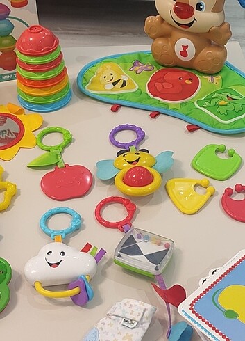 Beden Fisher price oyun halısı ve oyuncaklar