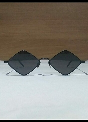 Yves Saint Laurent Güneş gözlüğü