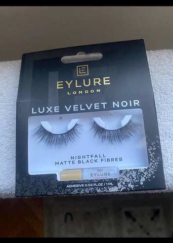 Eylure Luxe Velvet Noir Siyah Takma Kirpik - Görsel 3