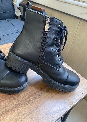 Siyah Deri Kadın Botları - Görsel 3