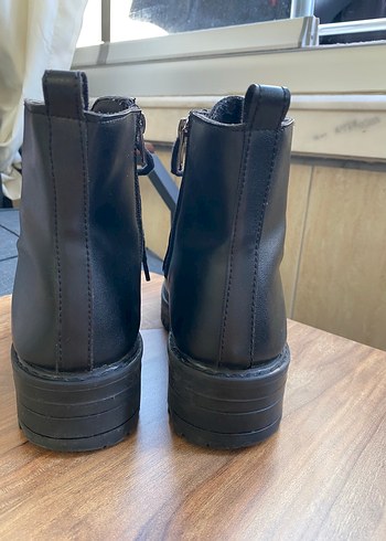 Siyah Deri Kadın Botları - Görsel 2