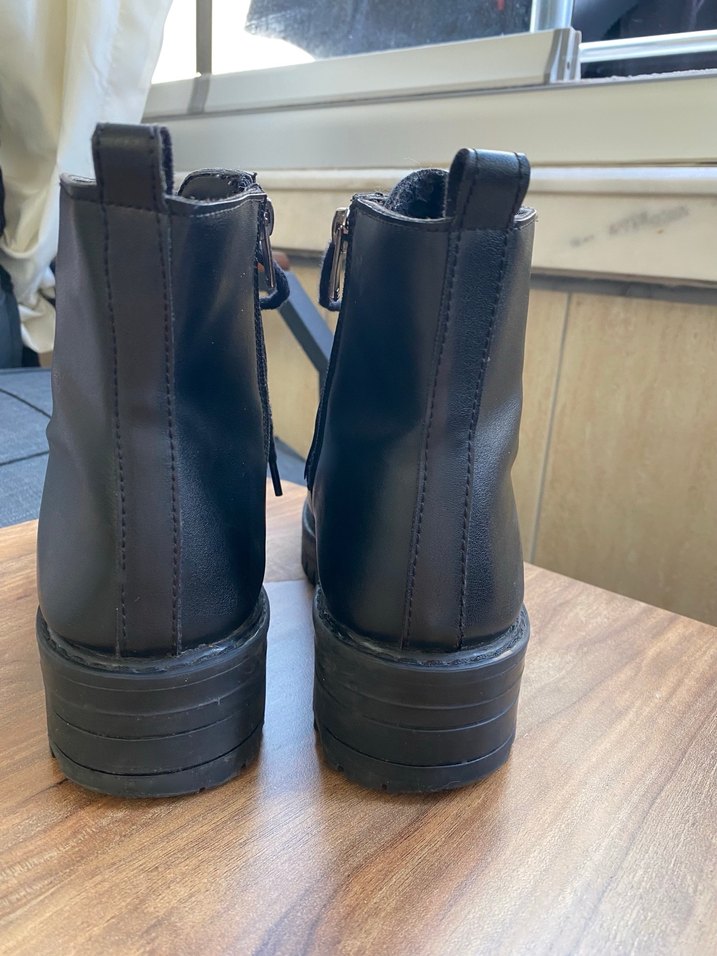 Siyah Deri Kadın Botları - Görsel 2