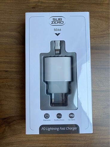 İPhone şarj kablosu ve adaptörü