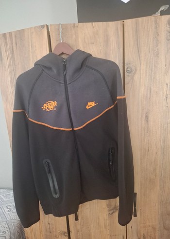 Nike syna tech