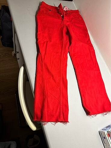 Zara kırmızı kısa pantolon