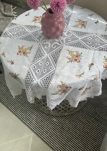 Bohem Tarzda İşlemeli Dantel Masa Örtüsü