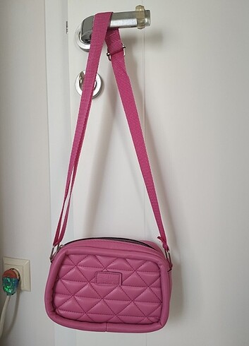 pembe ayarlanabilir kol askılı çanta 