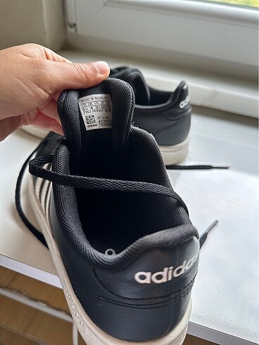 36 Beden siyah Renk Adidas ayakkabı