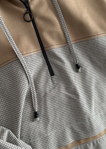 Bej Kapüşonlu Kısa Kadın Yağmurluk - Görsel 4