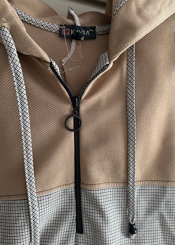 Bej Kapüşonlu Kısa Kadın Yağmurluk - Görsel 2