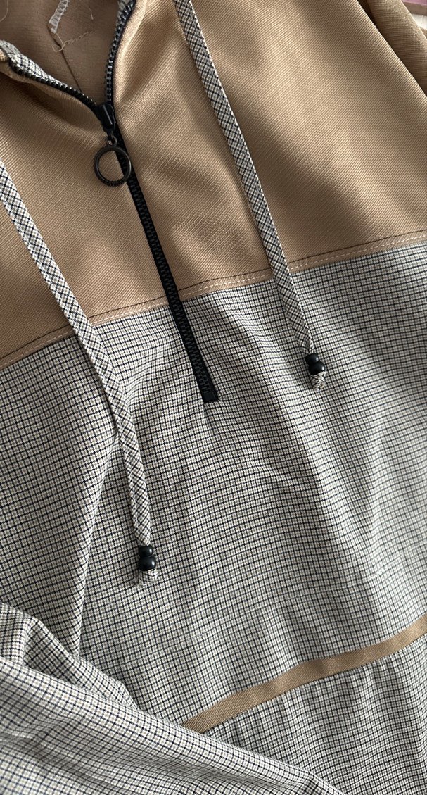 Bej Kapüşonlu Kısa Kadın Yağmurluk - Görsel 4