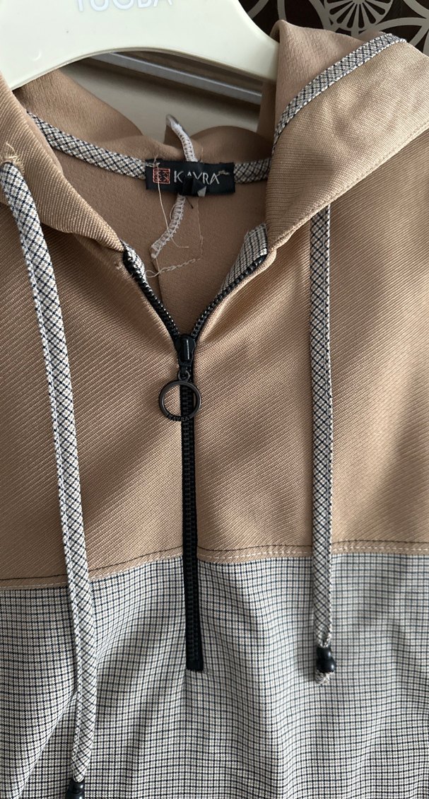 Bej Kapüşonlu Kısa Kadın Yağmurluk - Görsel 2