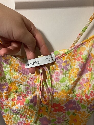Bershka Renkli çiçekli crop