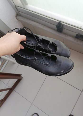 Siyah Deri Dolgu Top. Kemerli Kadın Ayakkabı arche marka 35 No - Görsel 4