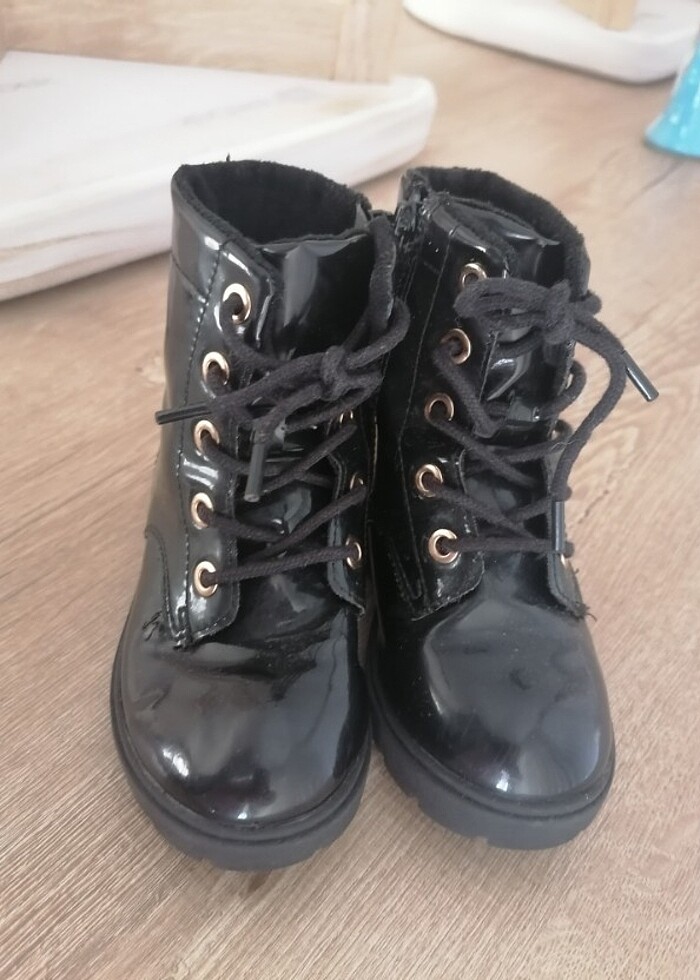 H&m kız çocuk siyah rugan bot 25/26 numara - Görsel 3