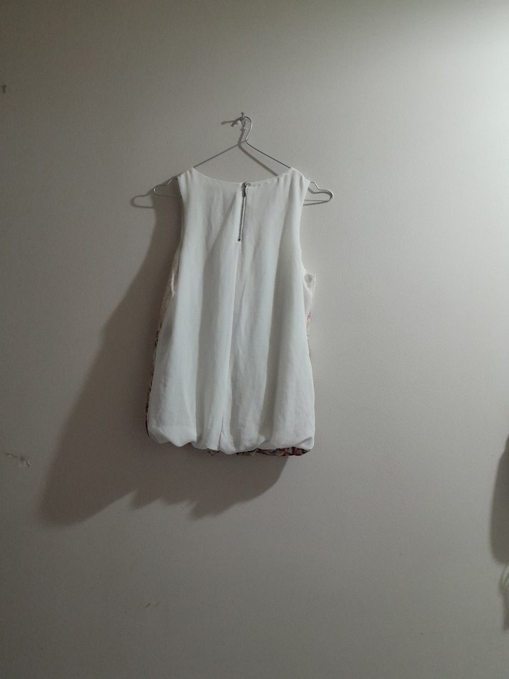 Çiçek Desenli Bohem Kolsuz Bluz - Görsel 2