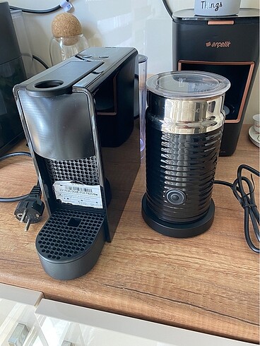 Nespresso mini kahve makinesi ve süt köpürtücüsü