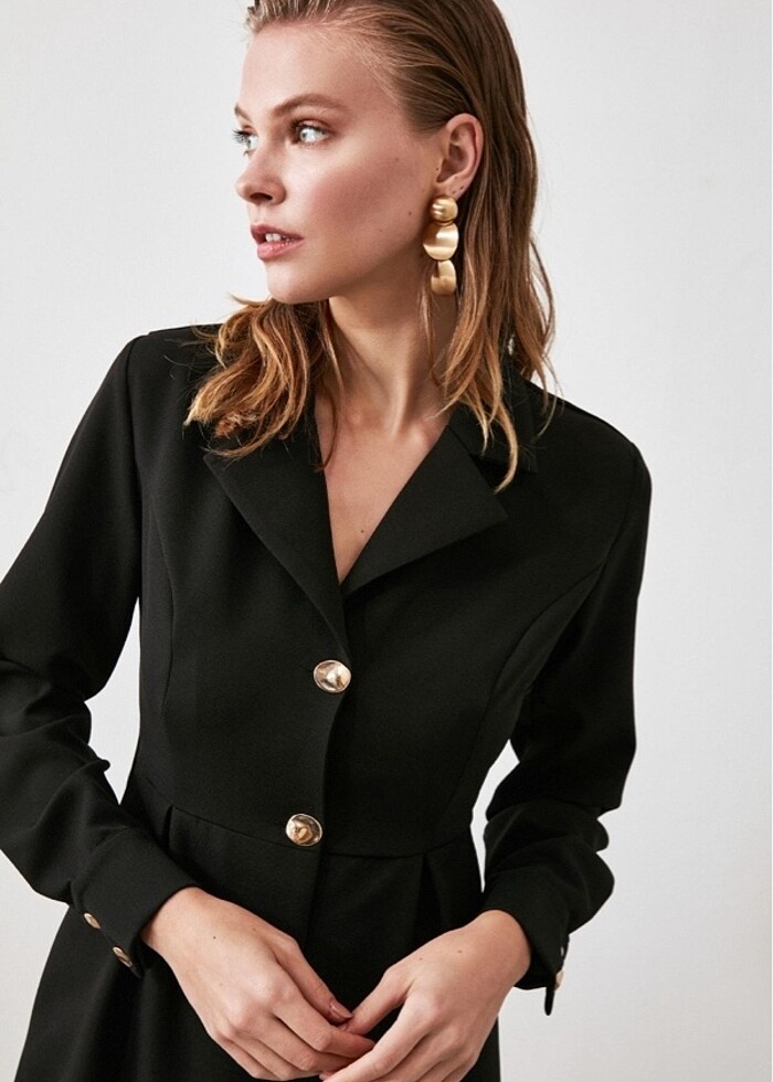 Trendyol siyah dugmeli elbise - Görsel 3