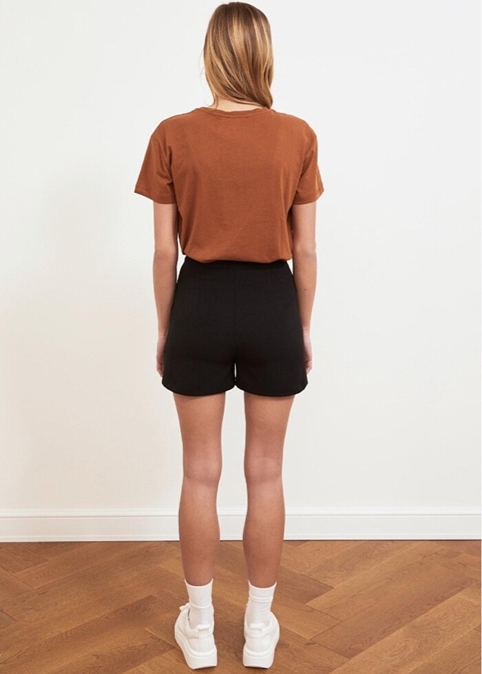 Trendyol gold dugmeli sort - Görsel 3