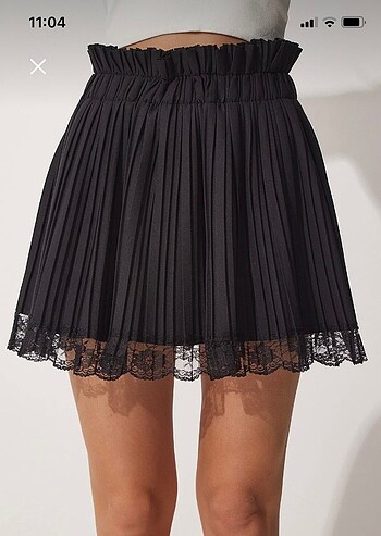 Kadın siyah dantel detaylı pileli mini kloş etek - Görsel 3