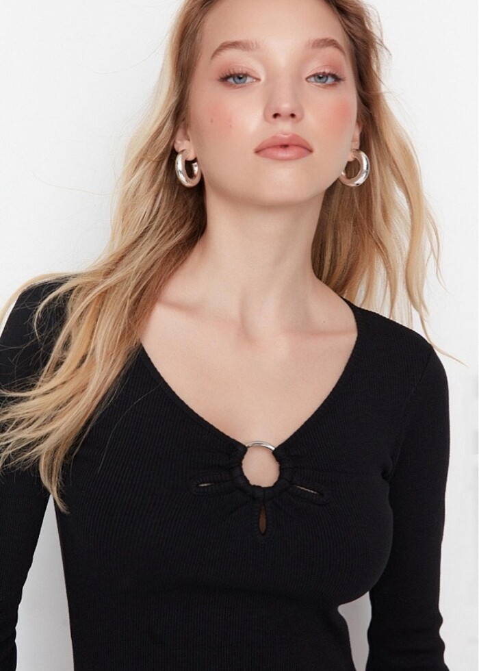 Trendyol siyah cut out detayli örme elbise - Görsel 5