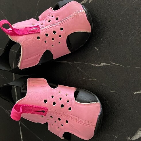 Nike pembe sandalet 21 numara
