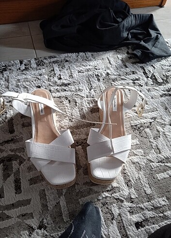 Stradivarius 37 numara sandalet