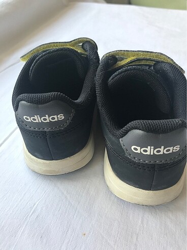 25 Beden Adidas erkek çocuk spor ayakkabı